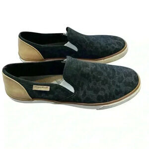 Margaritaville Slip On Women’s Shoes Size 9.5 Black Animal Print with tan